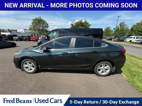 Used 2018 Chevrolet Cruze LT w/ Convenience Package FWD image 7