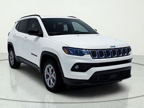 Used 2024 Jeep Compass Latitude AWD/4WD image 1