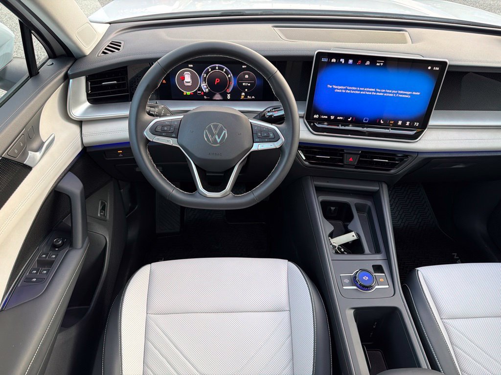 Used 2025 Volkswagen Tiguan SE w/ Panoramic Sunroof Package AWD/4WD image 25
