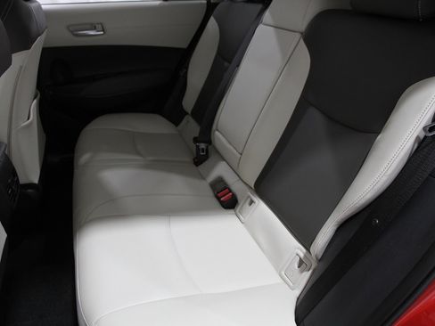 Used 2022 Toyota Corolla Cross XLE image 14