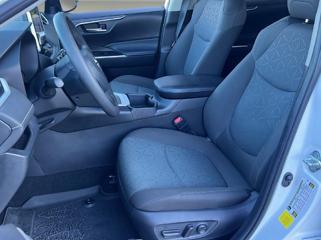Certified 2023 Toyota RAV4 AWD Hybrid image 13