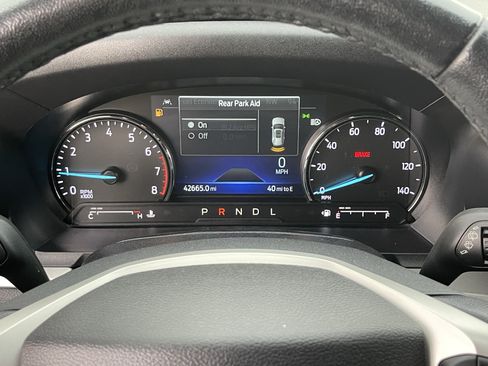 Used 2022 Ford Explorer XLT w/ Equipment Group 202A AWD/4WD image 31
