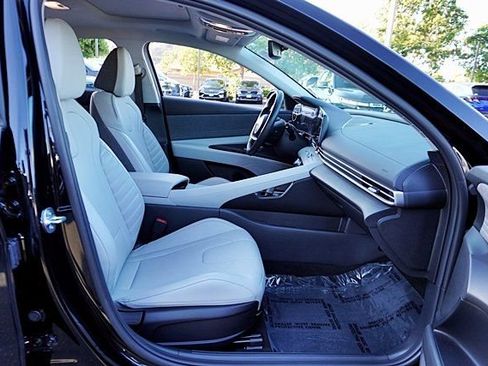 Certified 2023 Hyundai Elantra Limited FWD image 12