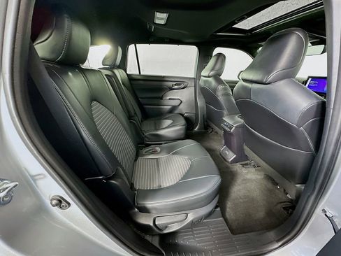 Used 2023 Toyota Highlander XSE FWD image 28