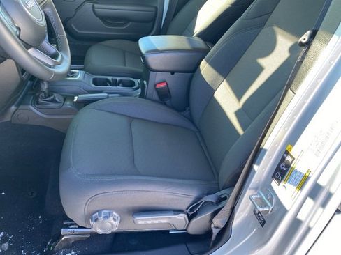 Used 2023 Jeep Gladiator Willys image 14