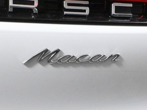 Used 2026 Porsche Macan AWD/4WD image 47