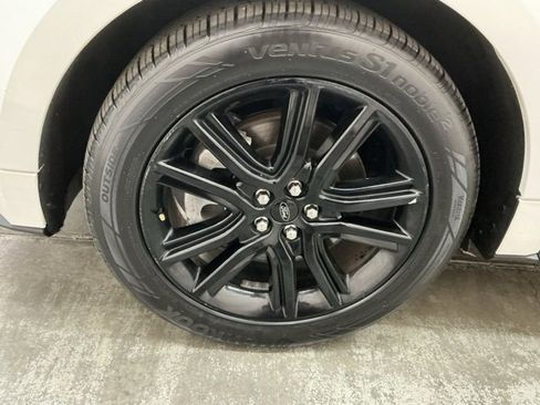 Used 2022 Ford Edge ST-Line image 9