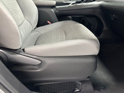 Used 2025 Toyota Sienna LE FWD image 60
