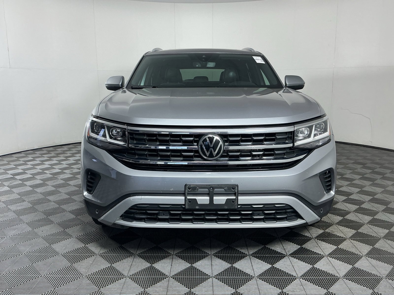 Used 2022 Volkswagen Atlas Cross Sport SEL AWD/4WD image 2