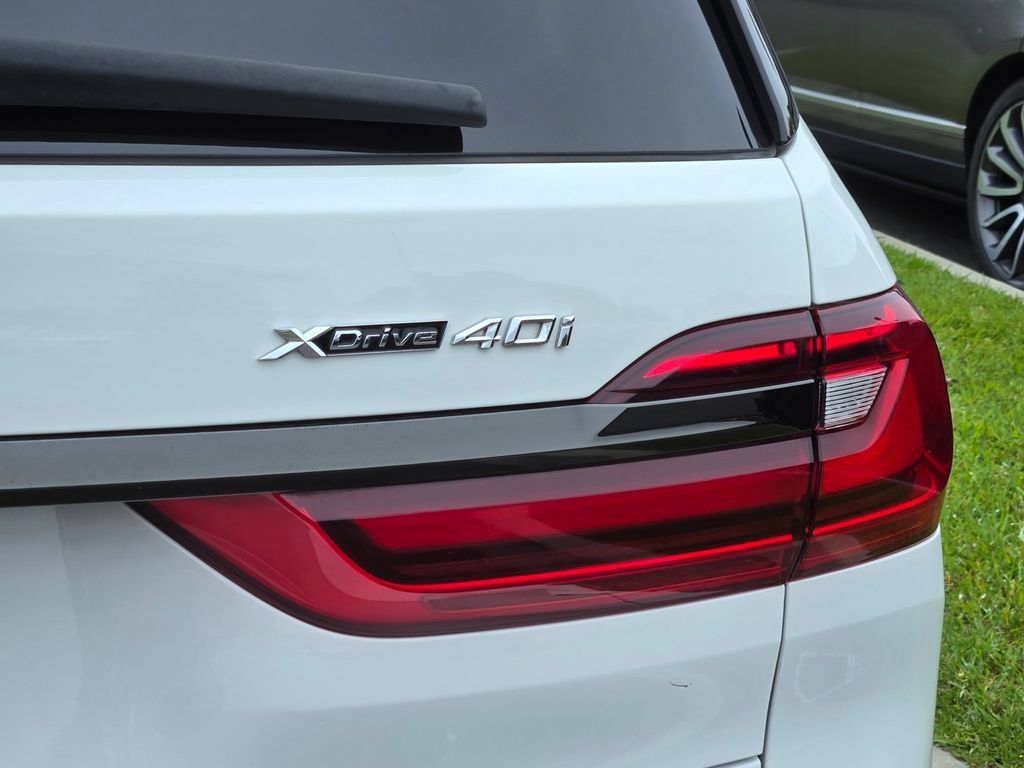 Used 2021 BMW X7 xDrive40i w/ M Sport Package AWD/4WD image 10