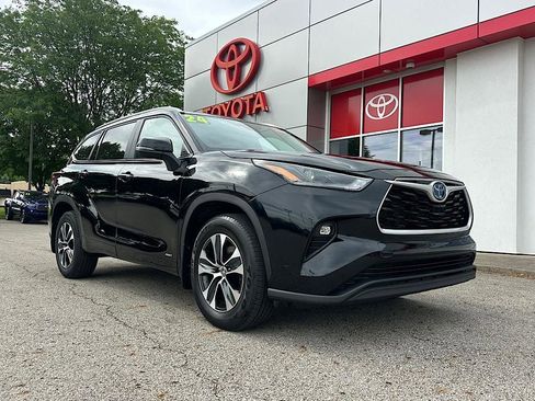 Certified 2024 Toyota Highlander XLE AWD/4WD image 8