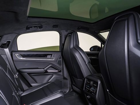 New 2025 Porsche Cayenne Turbo image 16