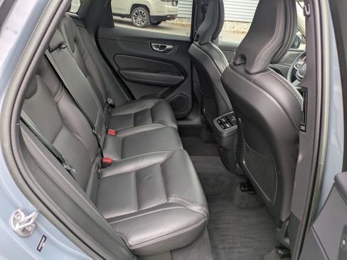 Certified 2023 Volvo XC60 B6 Ultimate w/ Protection Package Premier image 32