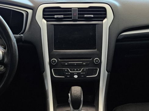 Used 2016 Ford Fusion SE FWD image 13