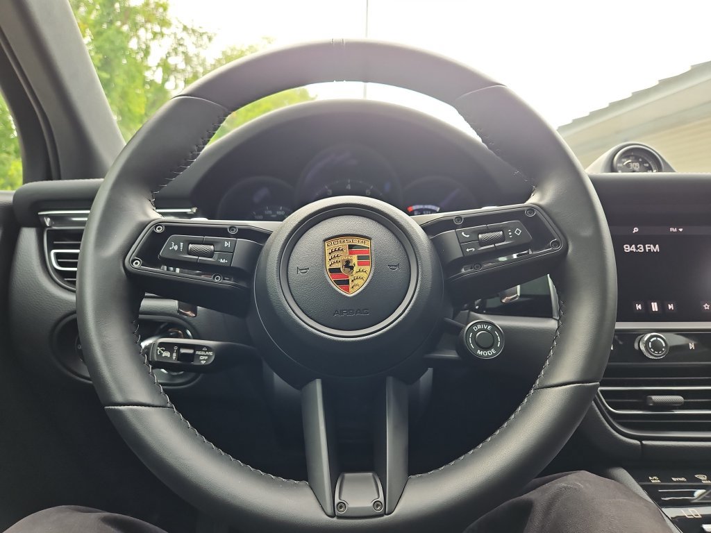 Certified 2026 Porsche Macan Turbo AWD/4WD image 36