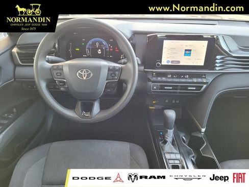 Used 2025 Toyota Camry LE FWD image 7