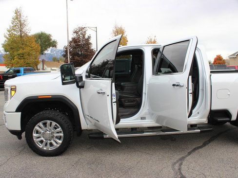 Used 2022 GMC Sierra 3500 Denali image 9