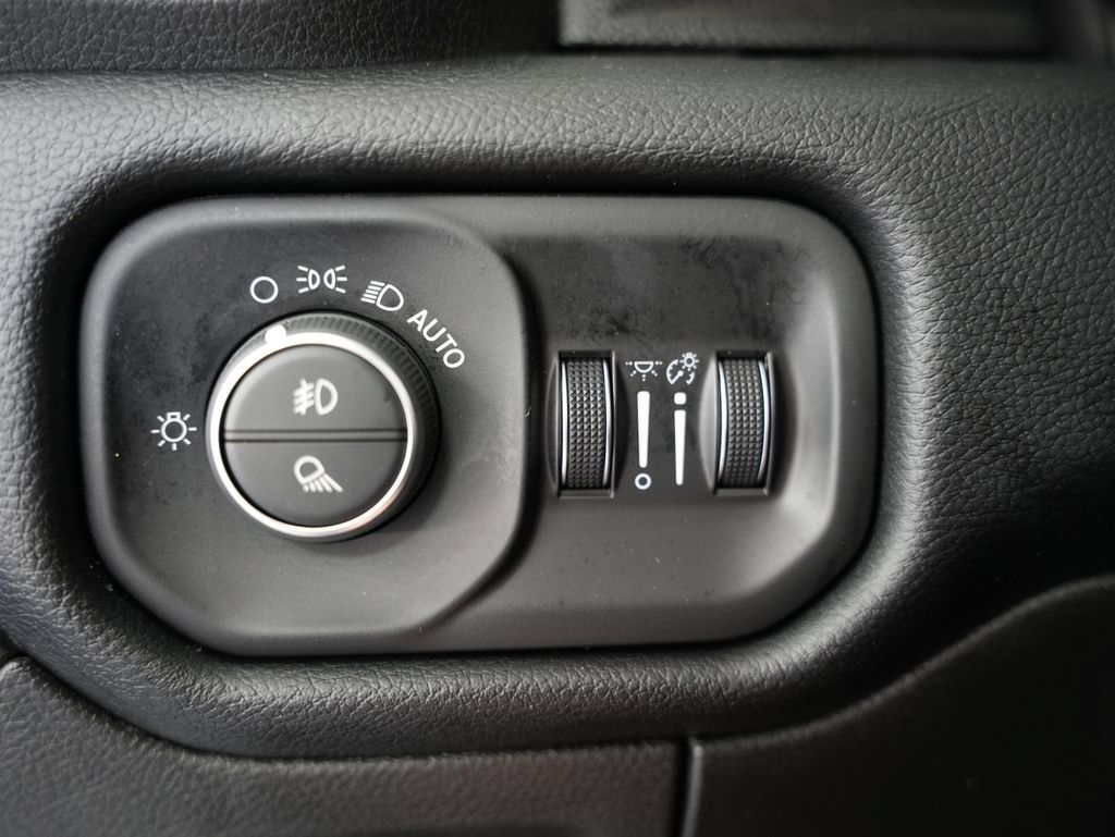 Used 2019 RAM 1500 Big Horn AWD/4WD image 47