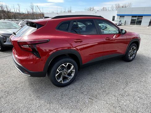 New 2026 Chevrolet Trax LT w/ Sunroof Package FWD image 6