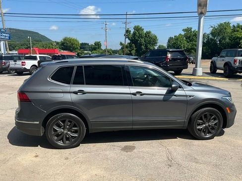 Used 2024 Volkswagen Tiguan SE FWD image 2