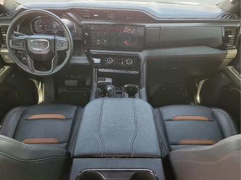 Used 2024 GMC Sierra 1500 AT4 image 11