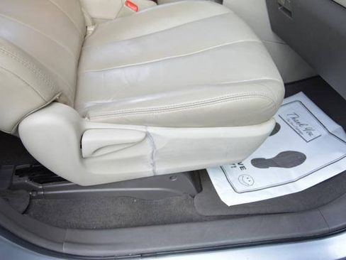 Used 2011 Toyota Sienna XLE w/ XLE Navigation Pkg FWD image 31