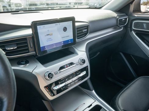 Used 2022 Ford Explorer XLT w/ Equipment Group 202A image 33