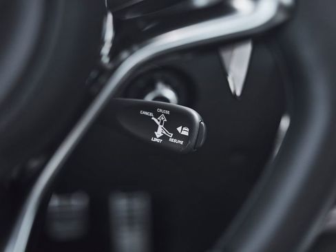 Used 2024 McLaren Artura RWD image 50