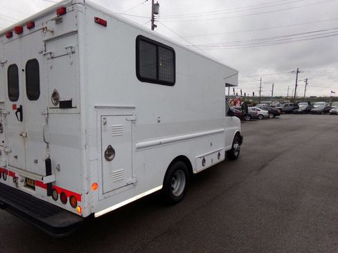 Used 2007 GMC Savana 3500 image 53