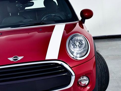 Used 2018 MINI Cooper Convertible image 21