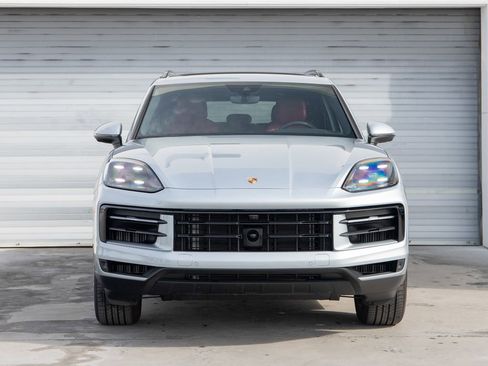 Certified 2026 Porsche Cayenne AWD/4WD image 11