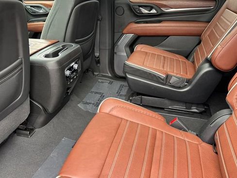 Used 2023 GMC Yukon Denali Ultimate AWD/4WD image 14