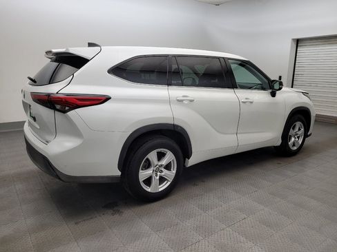 Used 2022 Toyota Highlander LE FWD image 11