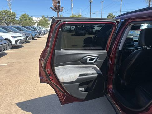 Used 2022 Jeep Compass Latitude FWD image 12