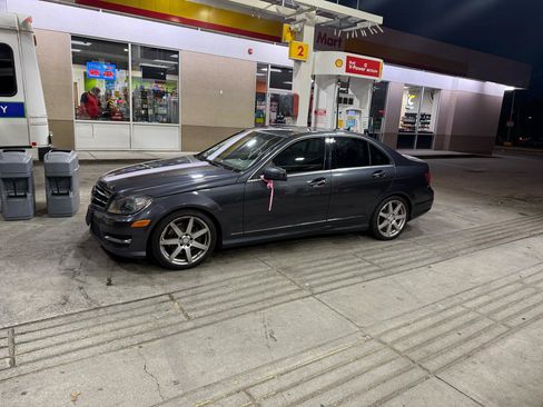 Used 2014 Mercedes-Benz C 300 4MATIC Sedan image 2