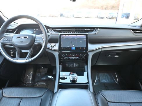 Used 2024 Jeep Grand Cherokee L Limited w/ Luxury Tech Group II image 14