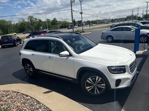 Used 2025 Mercedes-Benz GLB 250 4MATIC image 3