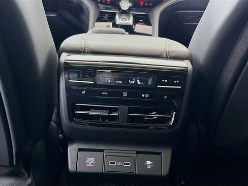 Used 2023 Acura MDX SH-AWD w/ Advance Package image 25