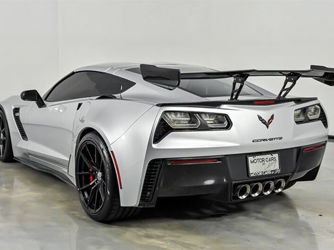 Used 2016 Chevrolet Corvette Z06 w/ 3LZ Preferred Equipment Group RWD image 8