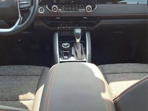 Used 2024 Chevrolet Colorado Z71 w/ Z71 Convenience Package 2 image 11