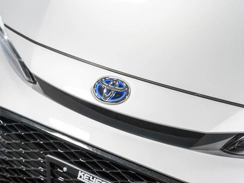 Used 2024 Toyota Corolla SE w/ SE Package FWD image 8
