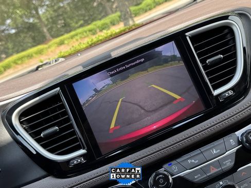 Used 2021 Chrysler Pacifica Touring image 19