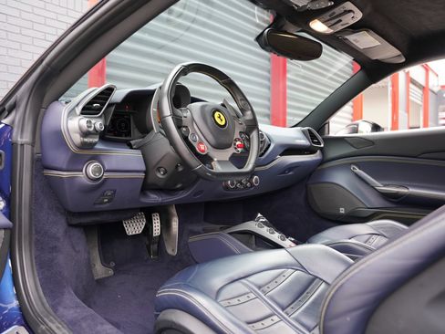 Used 2017 Ferrari 488 GTB RWD image 15