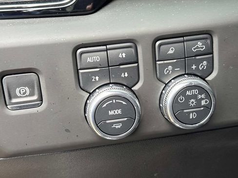 Used 2025 GMC Sierra 2500 AT4 w/ AT4 Premium Plus Package image 27