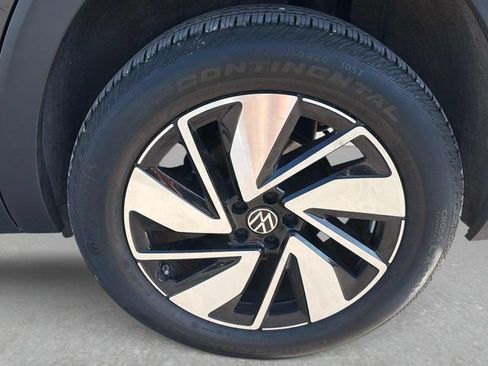 Used 2025 Volkswagen Atlas SE AWD/4WD image 12