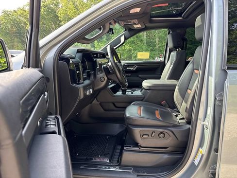 Used 2025 GMC Sierra 1500 AT4 w/ Technology Package AWD/4WD image 28