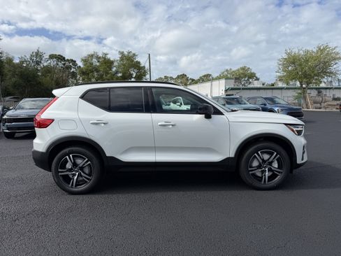 New 2026 Volvo XC40 B5 Core AWD/4WD image 2