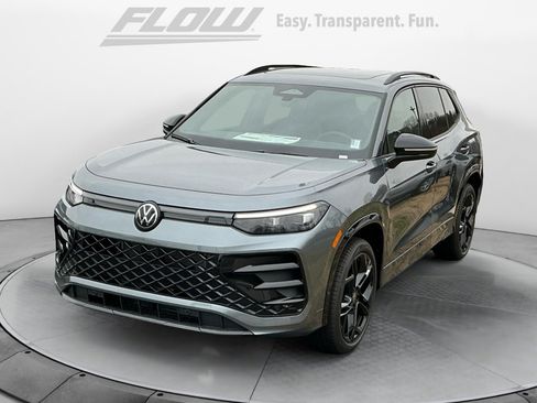 New 2026 Volkswagen Tiguan SE R-Line image 3