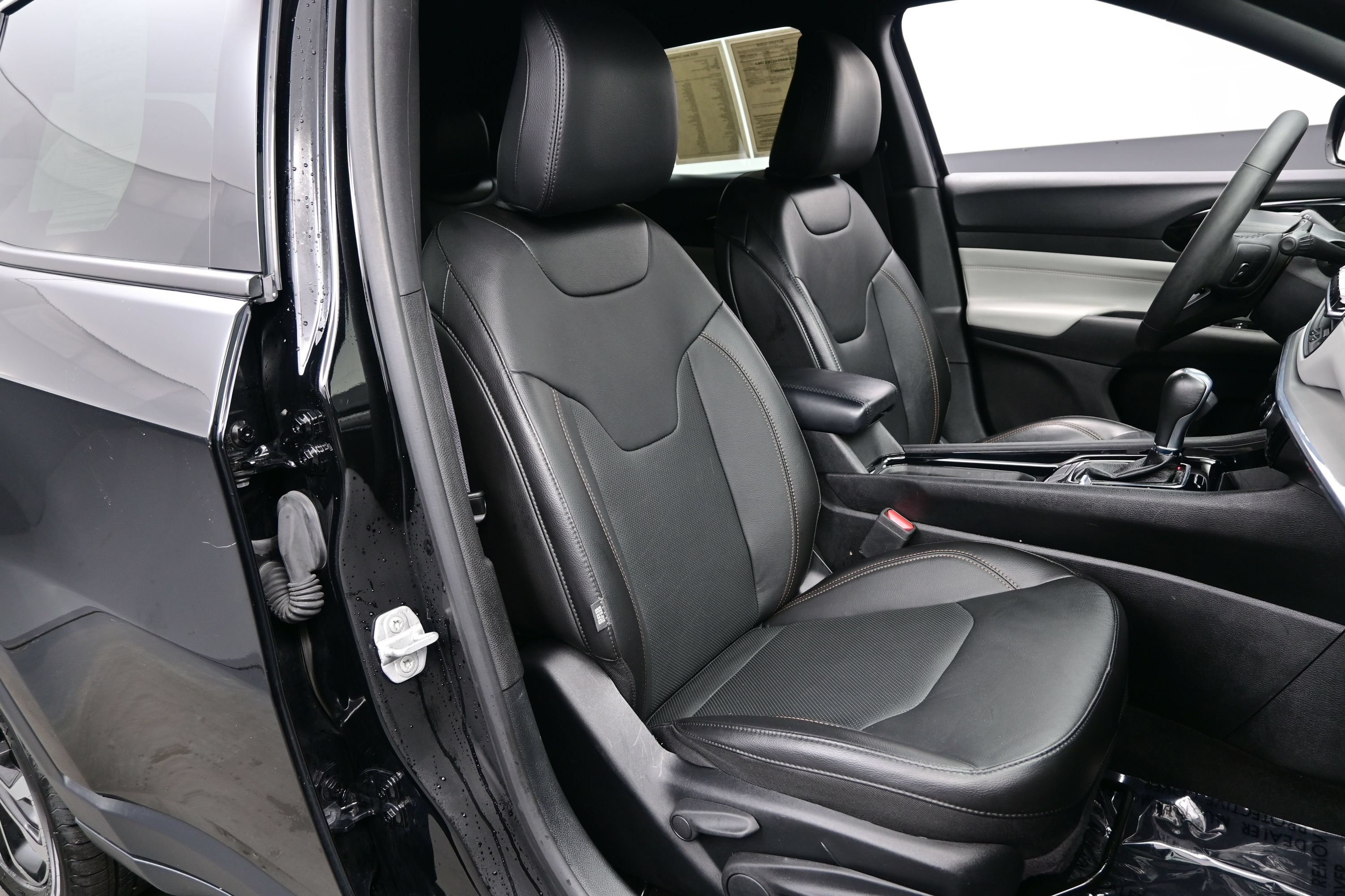 Used 2023 Jeep Compass Limited AWD/4WD image 13
