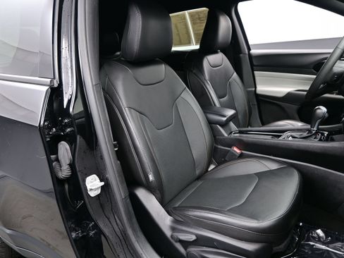 Used 2023 Jeep Compass Limited AWD/4WD image 13